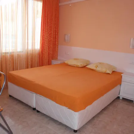 Cherno More Guest house *