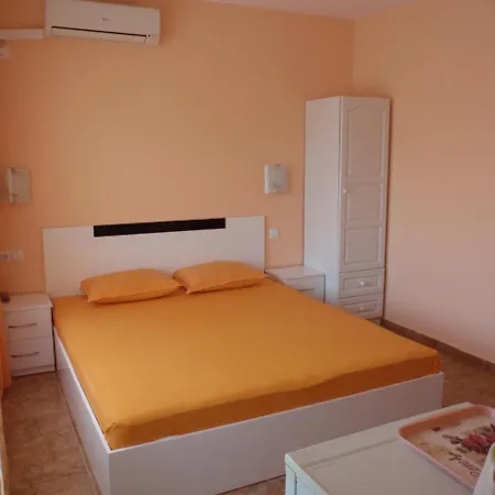 Cherno More Guest house *